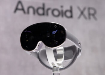 Samsung підтвердив вихід смартфона з потрійним складанням у 2025 році