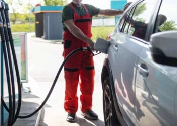 Водителям на заметку: что происходит с ценами на топливо в начале недели