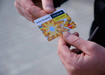 Ощадбанк предупредил клиентов: кому из украинцев могут заблокировать счета