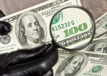 Доллары могут не принять: украинцев предупредили о проблемах при обмене некоторых купюр