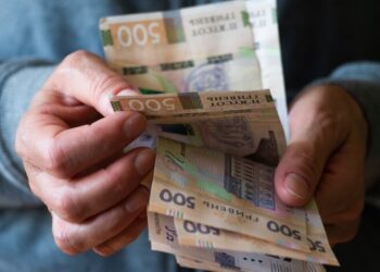 Сколько нужно зарабатывать украинцам, чтобы выжить: эксперт озвучила цифры