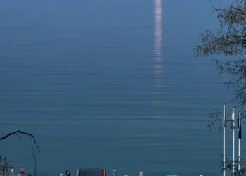 "Кровавая луна" над Украиной: в разных регионах наблюдают уникальное природное явление