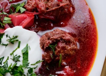 Настоящий праздник для украинских гурманов: ТОП 3 рецепта ко дню борща