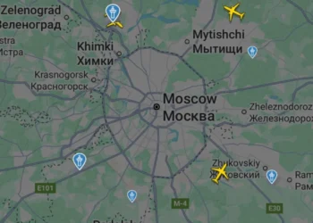 москва под атакой беспилотников: небо над столицей рф "закрыли", в аэропортах ввели режим "ковер"