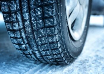 Когда менять летнюю резину на зимнюю: советы для водителей