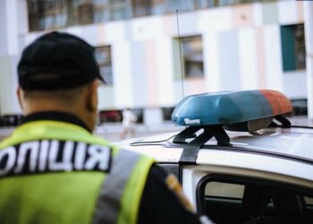 Как вести себя с полицейскими на дороге: водителям назвали пять главных фраз