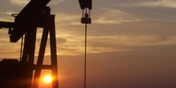 Крупнейший индийский НПЗ ищет поставки из Америки после санкций США против рф — Bloomberg