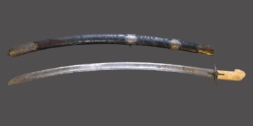 Имеет бюст Стефана Батория: в Национальном музее истории Украины показали дворянскую саблю XVII-XVIII веков