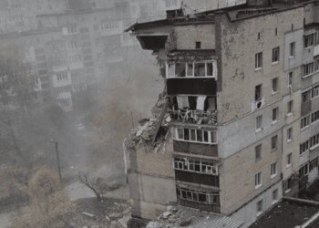 Взрыв в доме в Хмельницком: под завалами ищут женщину