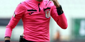 Сотни турецких футбольных судей уличены в ставках на спорт