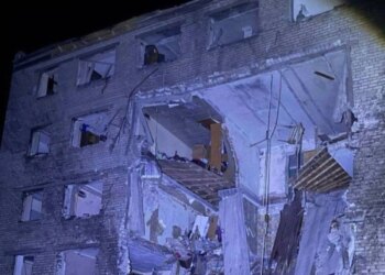 Запорожье подверглось вражеской атаке: поврежден объект инфраструктуры, в городе бушуют пожары