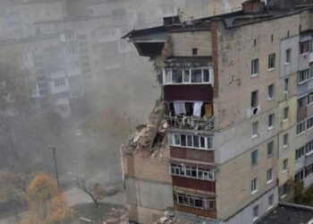 В Хмельницком произошел взрыв в многоэтажке: разрушены три этажа, есть пострадавшие