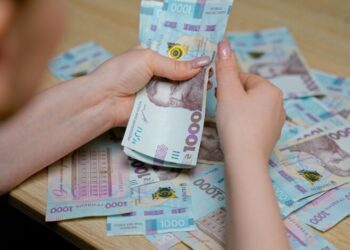 В Украине подскочила средняя зарплата: кто и где может заработать больше