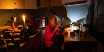 +5 градусов в квартирах и почасовые отключения света: военный предупредил украинцев о тяжёлой зиме