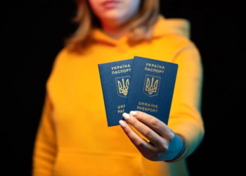 Украинцам в Польше объяснили, как влияет выезд из страны на статус UKR