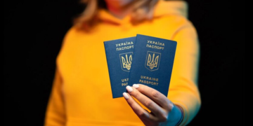 Украинцам в Польше объяснили, как влияет выезд из страны на статус UKR