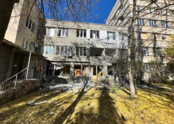 Зеленский про обстрел детской больницы в Херсоне: Россию убеждает только сила