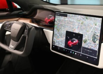 Tesla готовит поддержку Apple CarPlay в своих автомобилях – Bloomberg