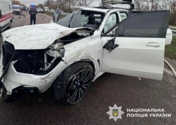 BMW X5 перевернулся несколько раз: иностранец с пассажиром насмерть разбились в ДТП на трассе под Киевом