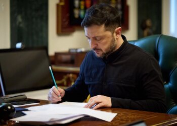 Обговорили нюанси дипломатичної роботи в плануванні мирного процесу: Зеленський провів тривалу розмову із Стармером