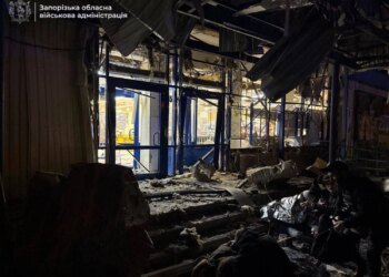 Ворожа атака на Запоріжжя: п&apos;ятеро постраждалих, пошкоджені будинки та магазин