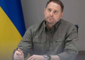 «Дзеркало тижня» повідомляє, що Зеленського нібито попередили про можливу підозру Єрмаку