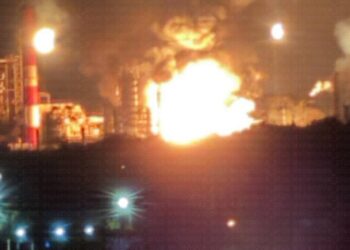 Удар по нефтегазовому гиганту: крупнейший завод «Роснефти» остановил работу после атаки дронов