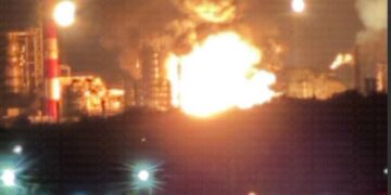 Удар по нефтегазовому гиганту: крупнейший завод “Роснефти” остановил работу после атаки дронов