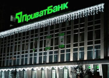 ПриватБанк з 1 січня зробить платною послугу доставки карток: скільки доведеться платити