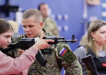 Підлітків Донеччини готують до війни – ЦНС