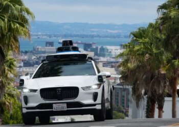 Жінка в Сан-Франциско народила дитину у безпілотному таксі Waymo