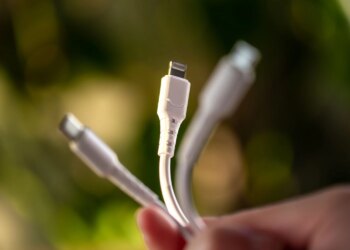 Як підключити телефон до телевізора: найпростіші способи