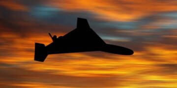 Ворожий безпілотник влучив у багатоповерхівку Чернігова, триває евакуація мешканців