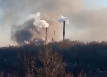 Виробляє понад 20 видів продукції для армії рф: у саратові палає НПЗ, кадри