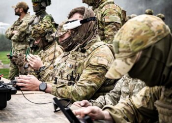 Операція Інтерфлекс: українські військові у Британії навчають іноземців застосовувати FPV-дрони у бойових операціях