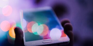 Українці з 1 січня отримають мобільний зв'язок та інтернет у ЄС без додаткової плати: деталі