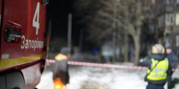 Армія рф атакувала Запоріжжя: постраждала багатоповерхівка, одна людина поранена