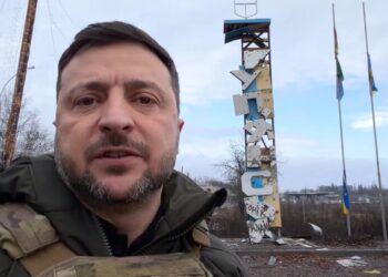 Успехи на фронте помогают в переговорах: Зеленский записал обращение из района Купянска