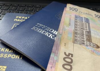 Пенсионера недоплачивают тысячи гривен: как проверить стаж и зарплату