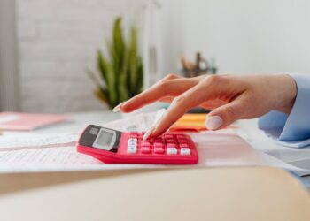 Налоговый рекорд: поступления НДФЛ резко взлетели – кто лидер по выплатам