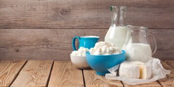 В Украине резко снизились цены на один из видов молочки: в чем причина