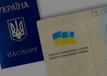 Украинцам объяснили, могут ли и дальше выдавать паспорта-книжечки