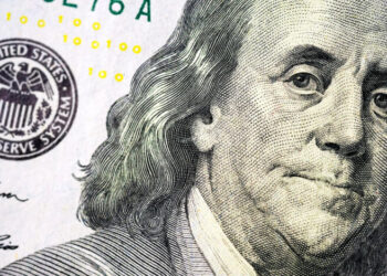 Доллар, евро или золото: куда лучше вложить сбережения на фоне колебаний курса