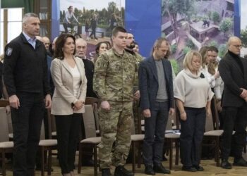 Кличко вручил награды от столицы защитникам и защитницам ко Дню ВСУ