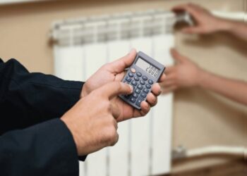 “Коммуналка” с 1 января: сколько будем платить за свет, газ и воду в 2026 году