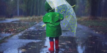 Сначала зальет дождями, а потом ударят морозы: прогноз синоптика до конца недели