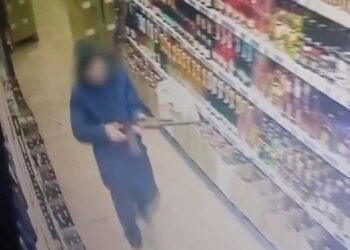 Чоловік відкрив стрілянину з автомата у супермаркеті окупованого Донецька