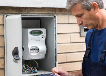 “Счетчик крутит даже без света”: украинцам назвали две причины огромных платежек