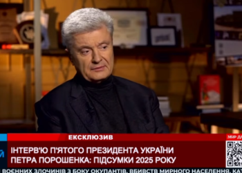 Порошенко: РФ уже стирается, Украине надо быть крепче и ответственнее, чтобы не стереться раньше