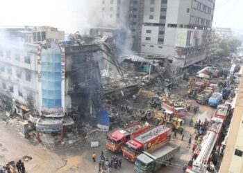 У Пакистані під час пожежі в торговому центрі загинули щонайменше 14 людей